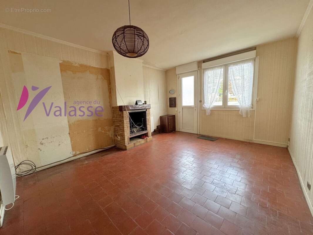 Maison à GRUCHET-LE-VALASSE