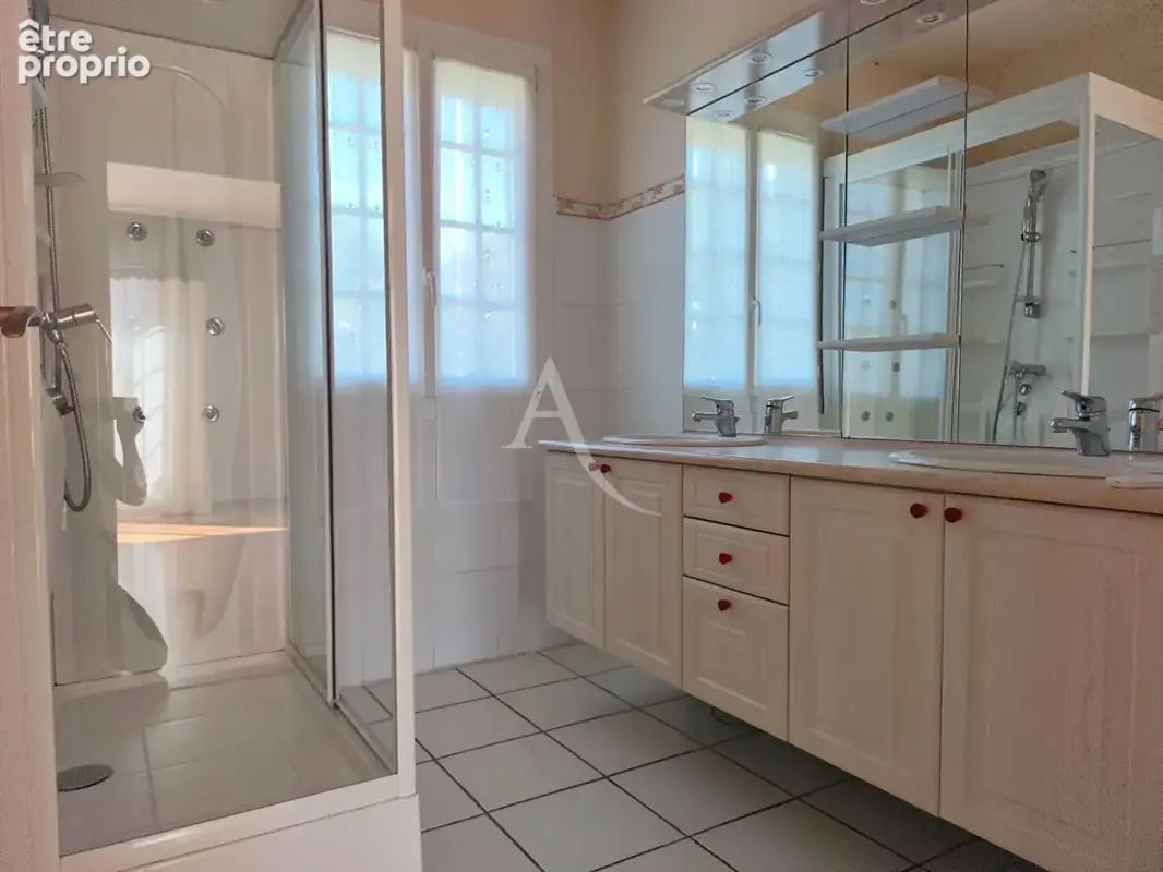 Maison familiale avec dépendance indépendante et grand terrain - photo 10