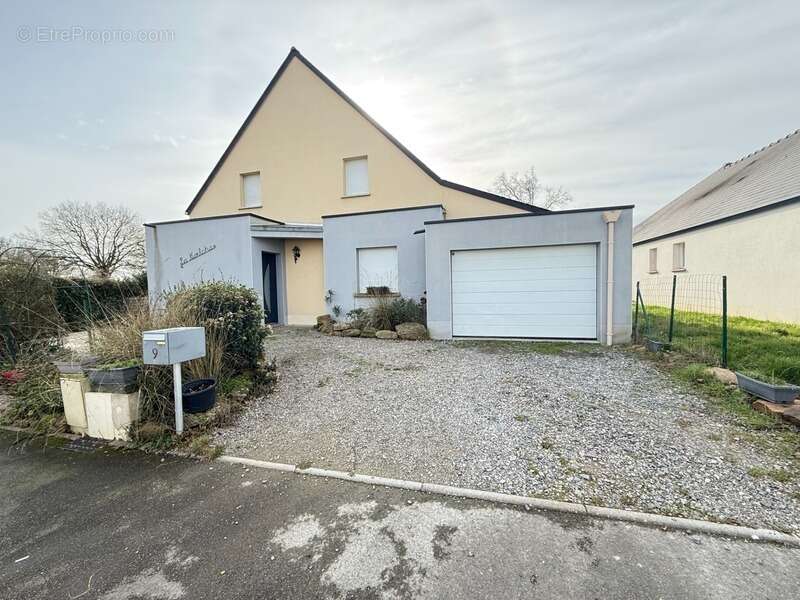 Maison à MESLAY-DU-MAINE