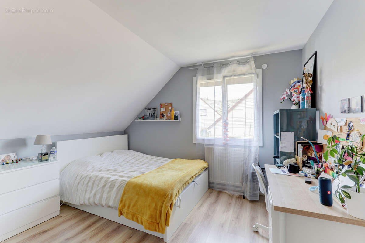 Maison à PERIGNAT-LES-SARLIEVE