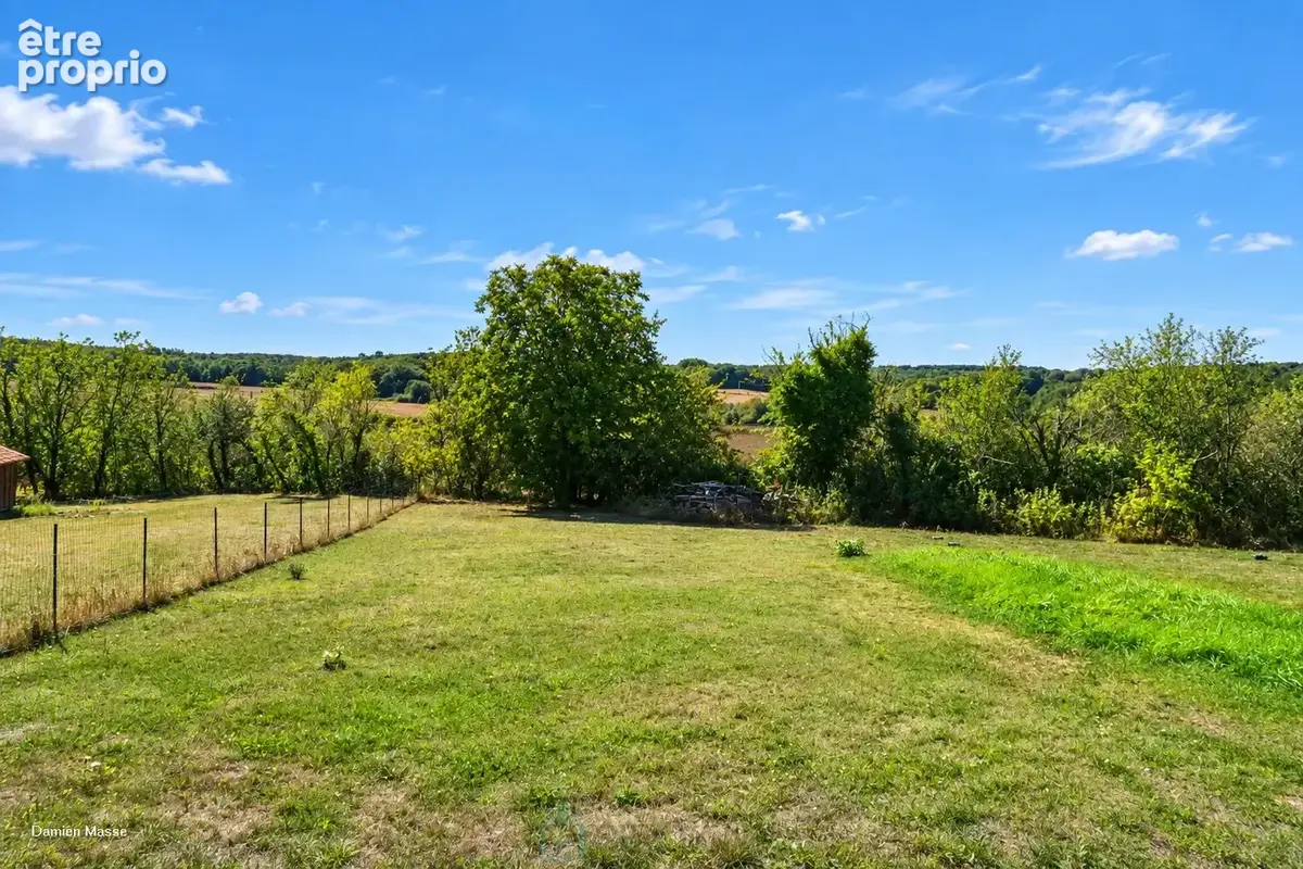 Ensemble immobilier en pierre, niché au coeur d'une nature préservée et pittoresque. - photo 8