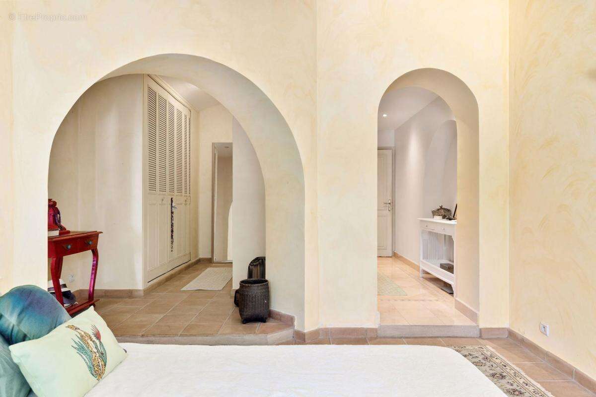 Appartement à VALLAURIS