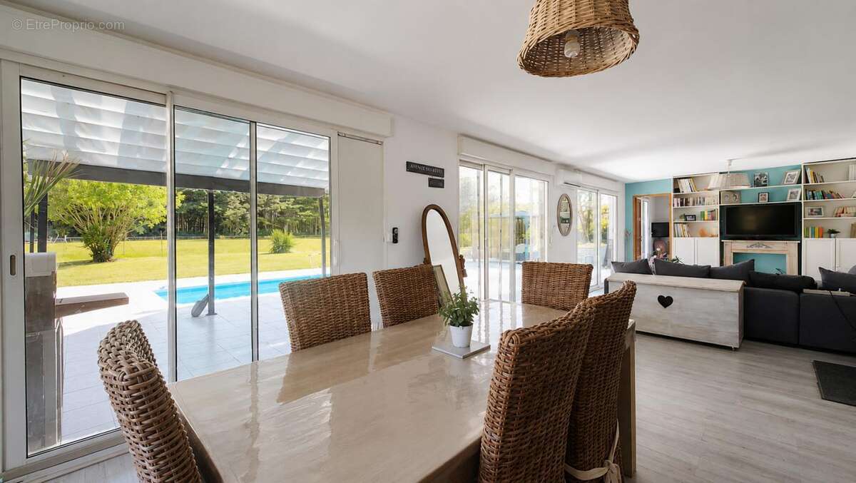 Maison 225 m2 - PISCINE - 26 915 m² de terrain - Dépendances - photo 7