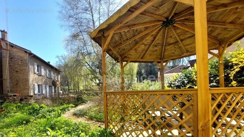 Maison au centre du village Prats du Périgord, 92m2, 4 pièces, 3 chambres, jardin, puits, grange avec fort potentiel - photo 2