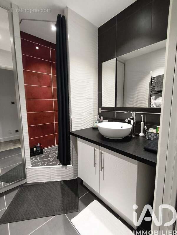 Photo 6 - Appartement à SAINT-JEAN-BONNEFONDS