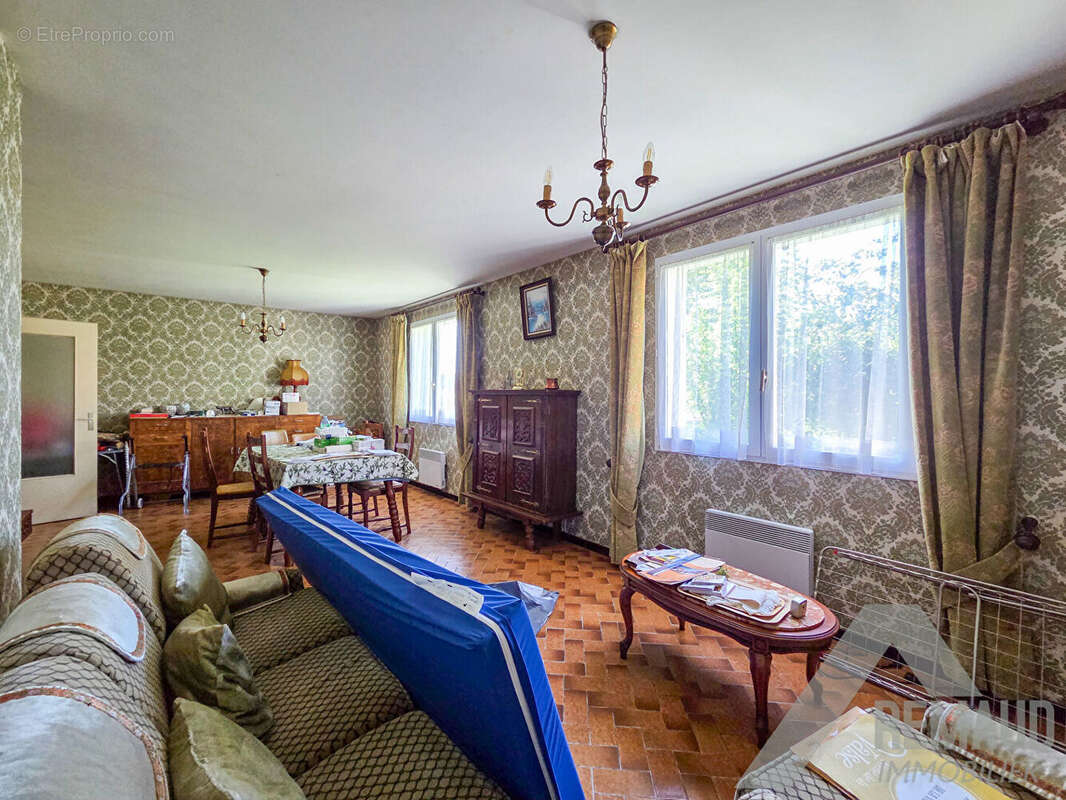 Maison à BEAULIEU-SOUS-LA-ROCHE