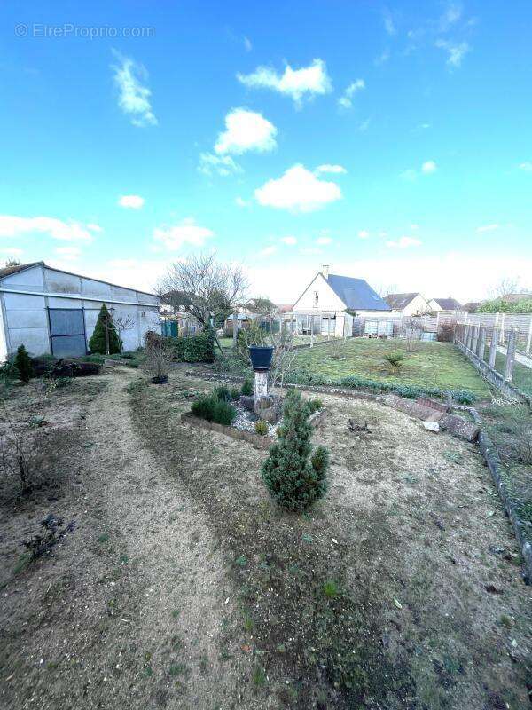 Maison à MONCE-EN-BELIN