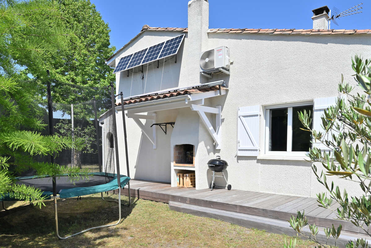 Maison à SAINT-JEAN-D'ILLAC
