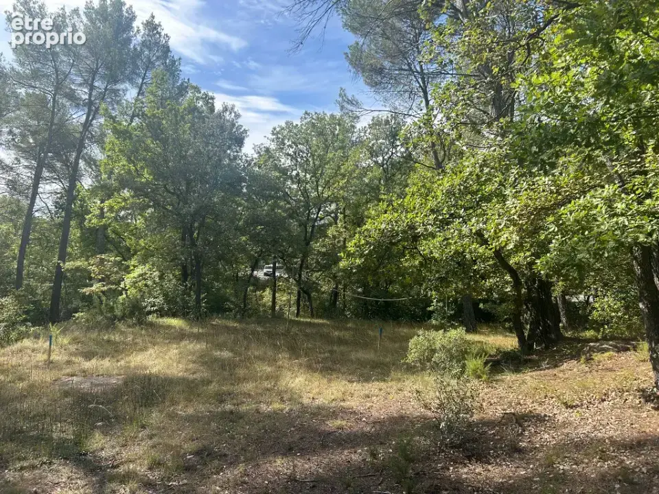 Terrain à GREASQUE