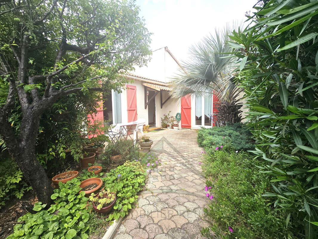 Maison à CHATEAUNEUF-LES-MARTIGUES