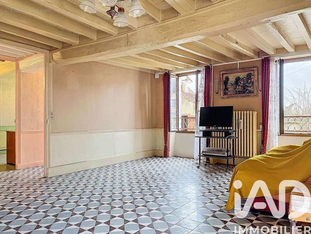 Photo 2 - Maison à MAILLY-LE-CHATEAU