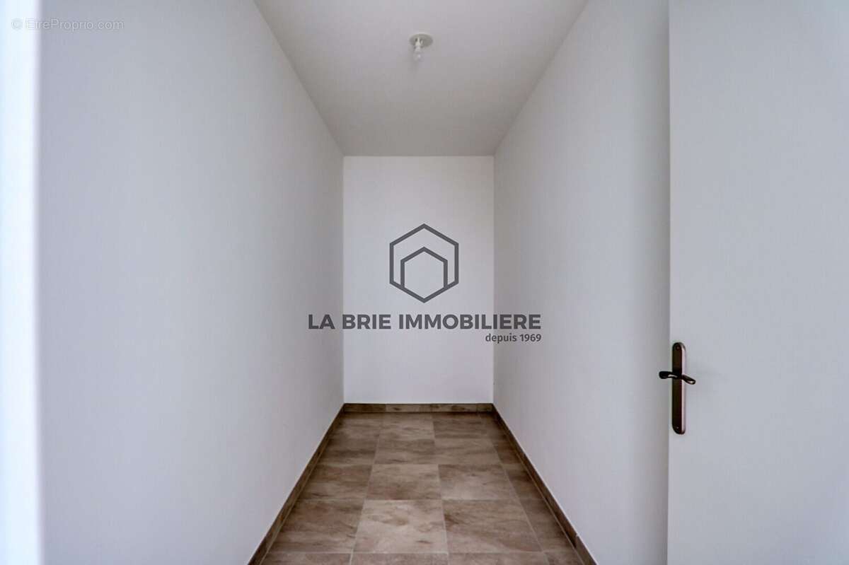 Appartement 73 m² à Emerainville  - photo 8