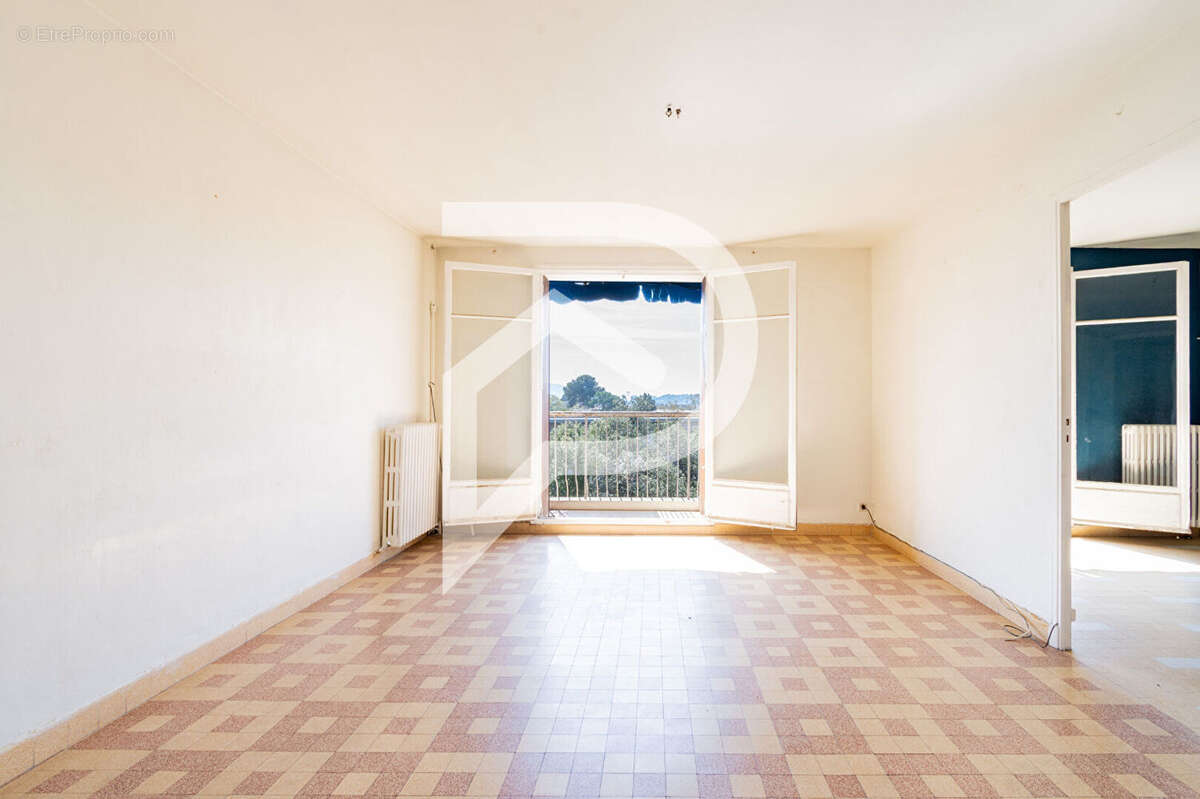 Appartement à MARSEILLE-4E