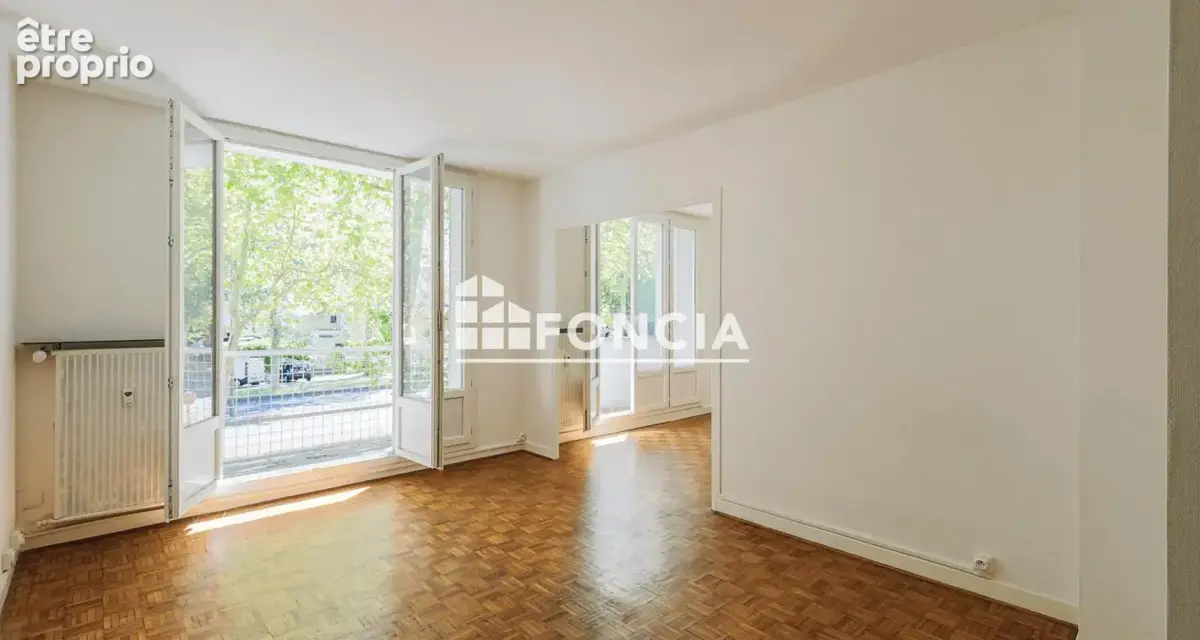 T4 traversant – 66 m² – Ascenseur, cave et parking - photo 3