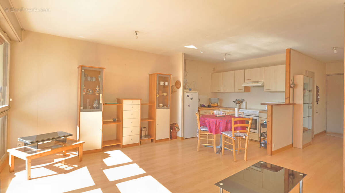 Appartement Rennes 1 pièce(s) 39 m2 avec balcon et parking - photo 2