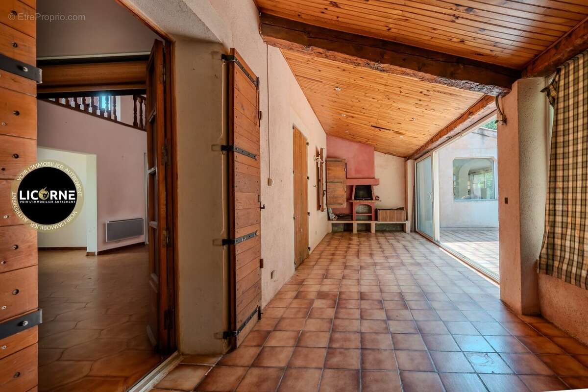 Maison 523 m² à Meyrargues  - photo 9