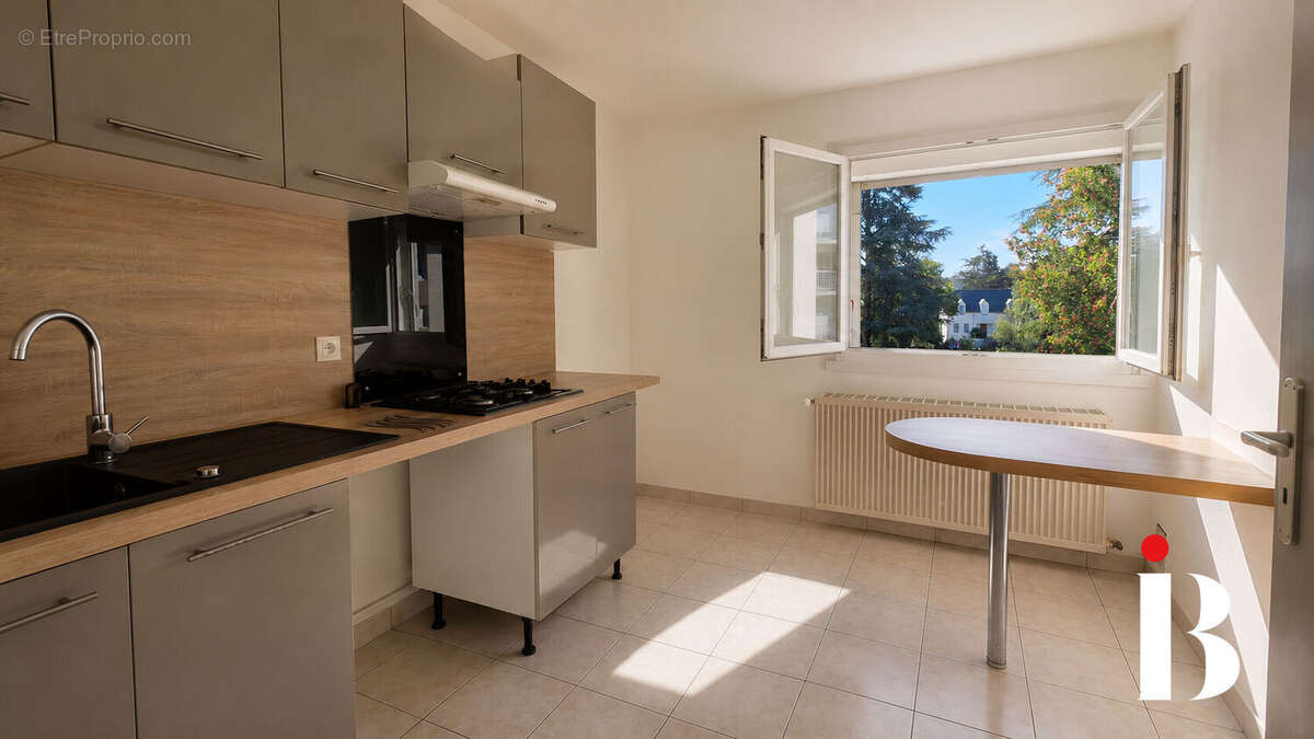 Appartement  84 m² - Balcon - photo 2