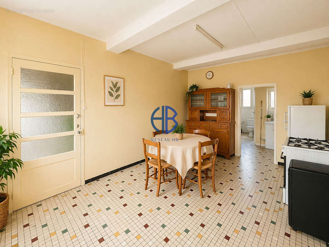 Maison en pisé pleine de charme à réinventer . fort potentiel ! - photo 5