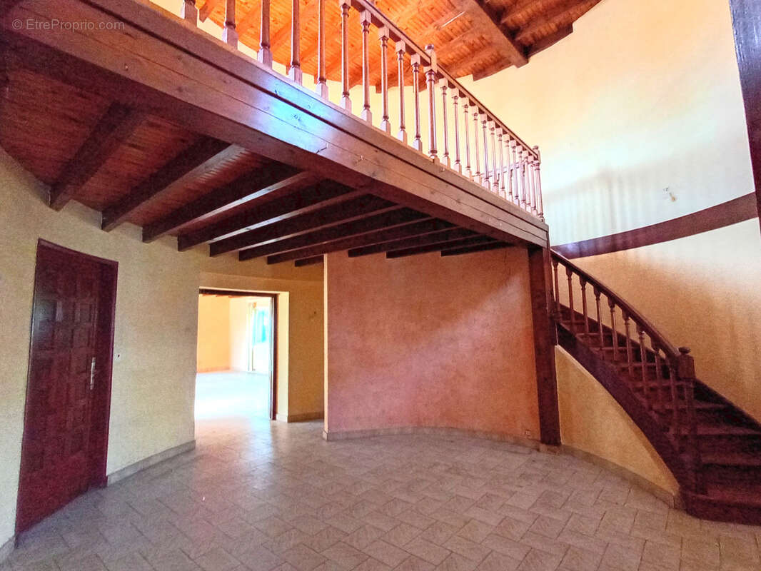 Maison à VEAUCHE
