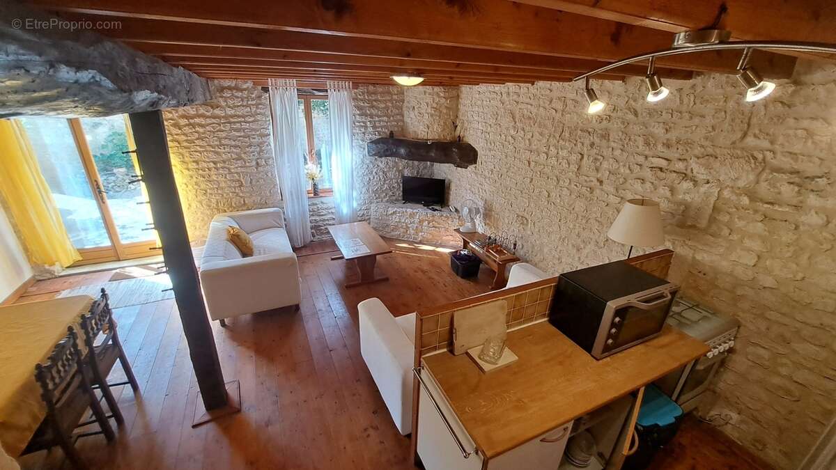 1000035132.jpg - Maison à SAINT-PIERRE-DE-JUILLERS