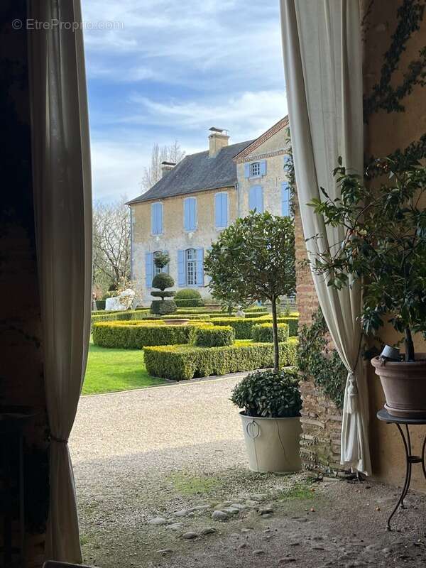 ELEGANT CHATEAU XVIIIs, sans travaux, sur 1 hectare clos de murs, jardin paysagé, chapelle, orangerie, dépendances, pour famille - photo 55