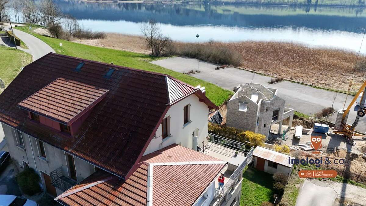 Appartement à SAINT-POINT-LAC