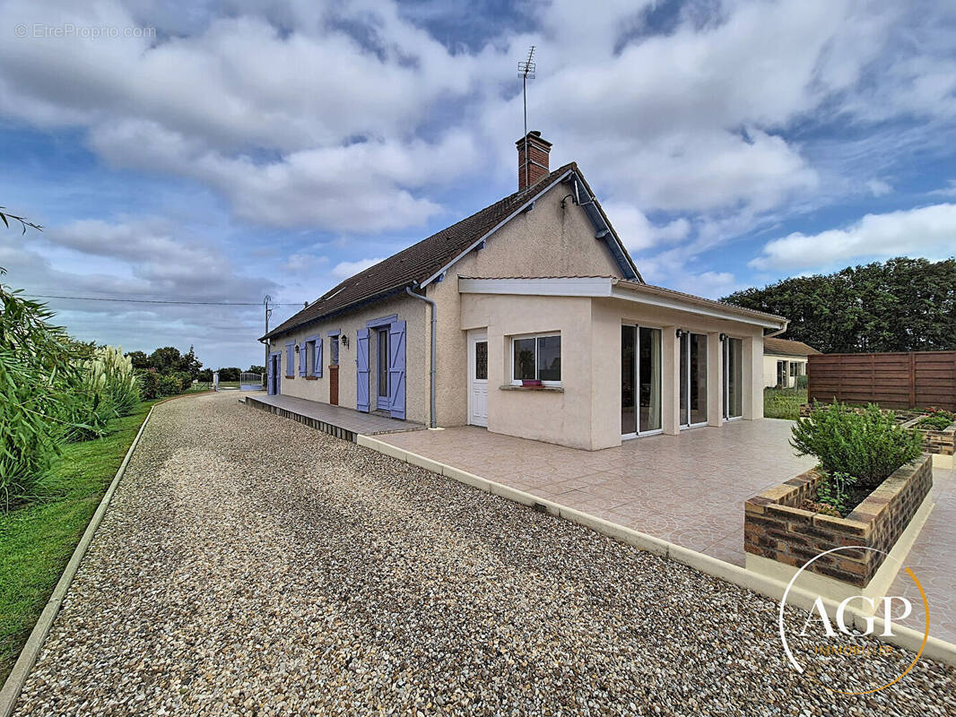 Maison à QUIERS-SUR-BEZONDE