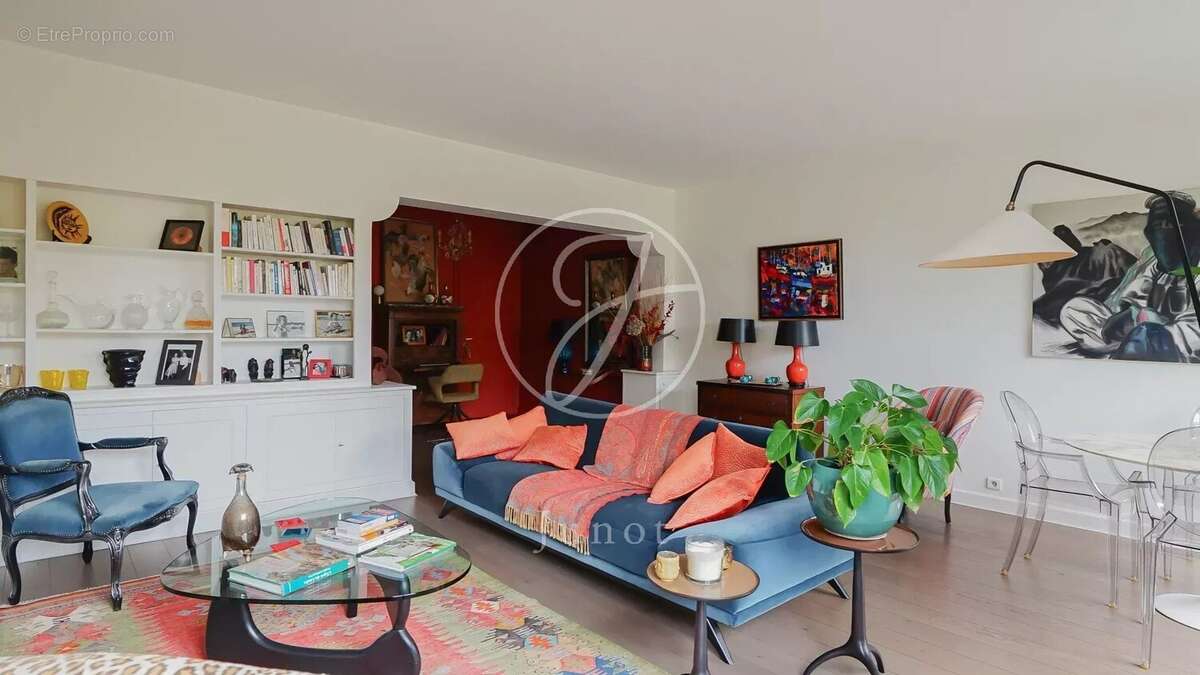 Appartement à PARIS-16E