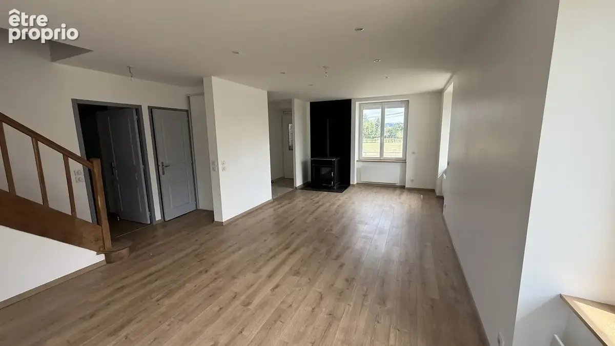 Maison en pierre rénovée avec terrain attenant - photo 3
