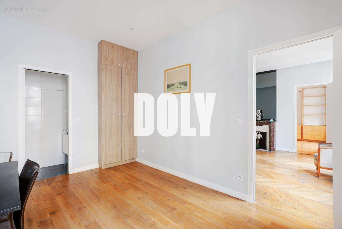 Appartement à PARIS-3E