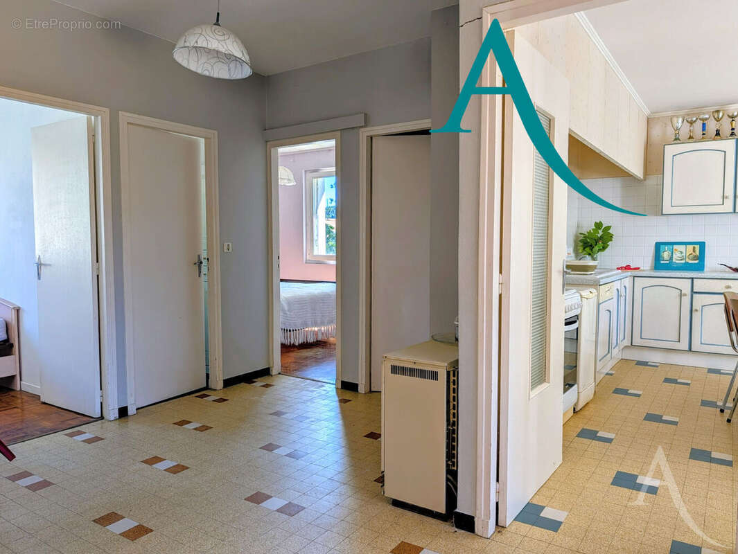 MAISON T4 124 M2 avec T2 , Garage, dépendances,1500m² de terrain. - photo 5