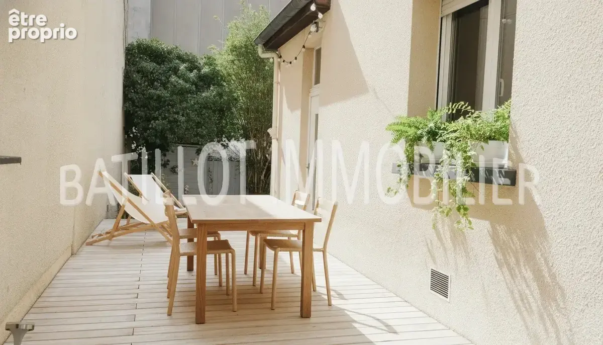 À Reims à 10mn à pied de la gare centre et du centre ville , maison familiale avec extérieur - photo 1