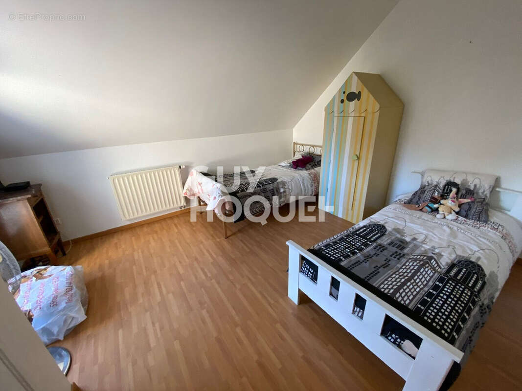 Maison à VENEUX-LES-SABLONS