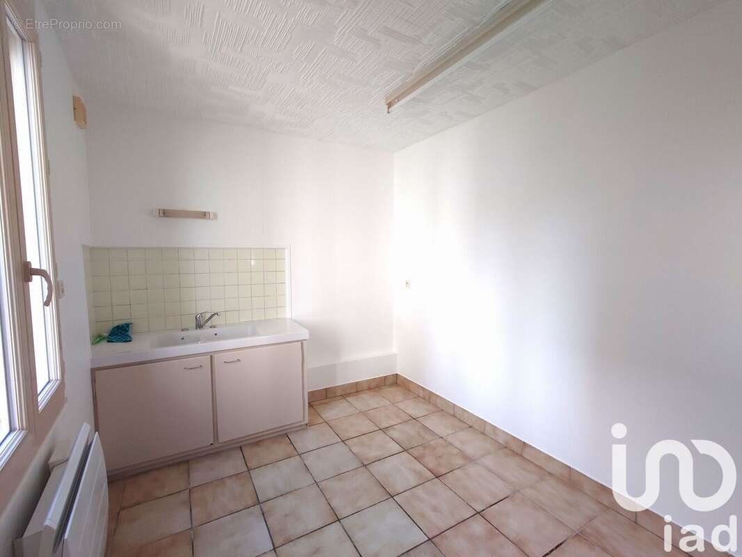 Photo 9 - Maison à LUSSAC-LES-EGLISES