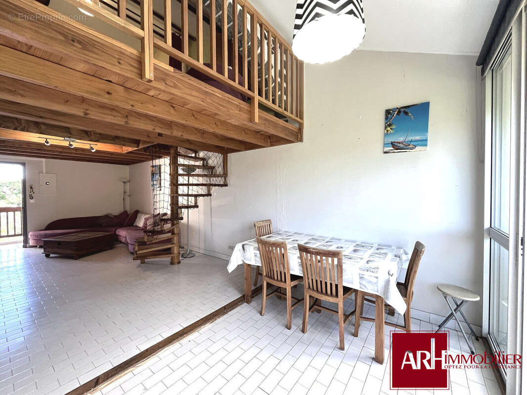 Appartement 80 m² à Saint-Paul  - photo 2