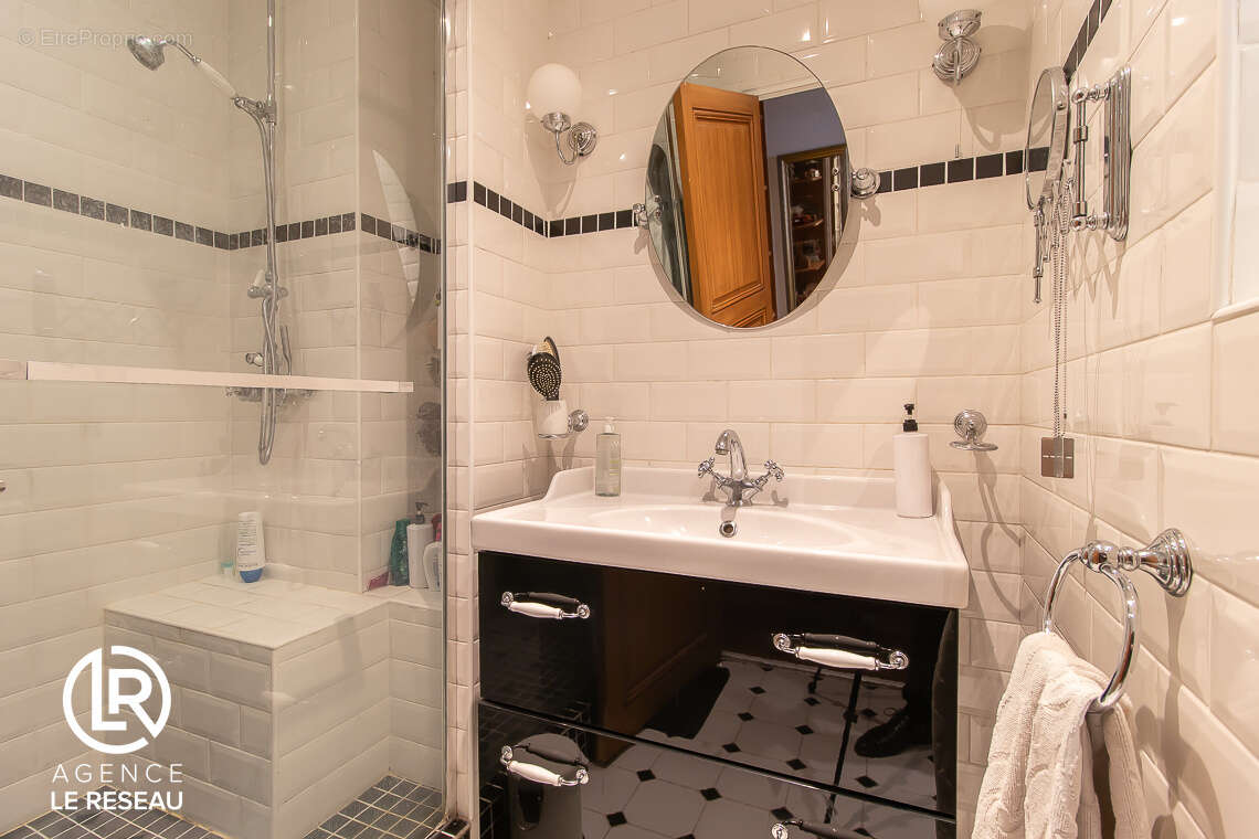 Appartement à LEVALLOIS-PERRET