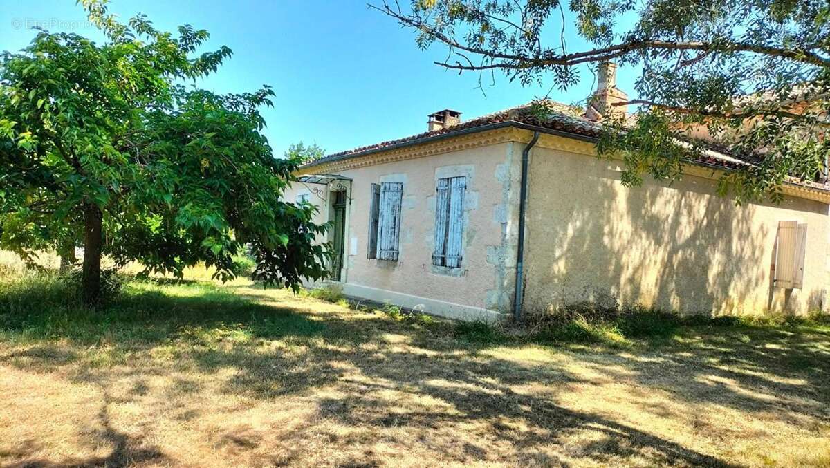 Propriété   125m² (32120) Puycasquier 6 pieces - photo 3