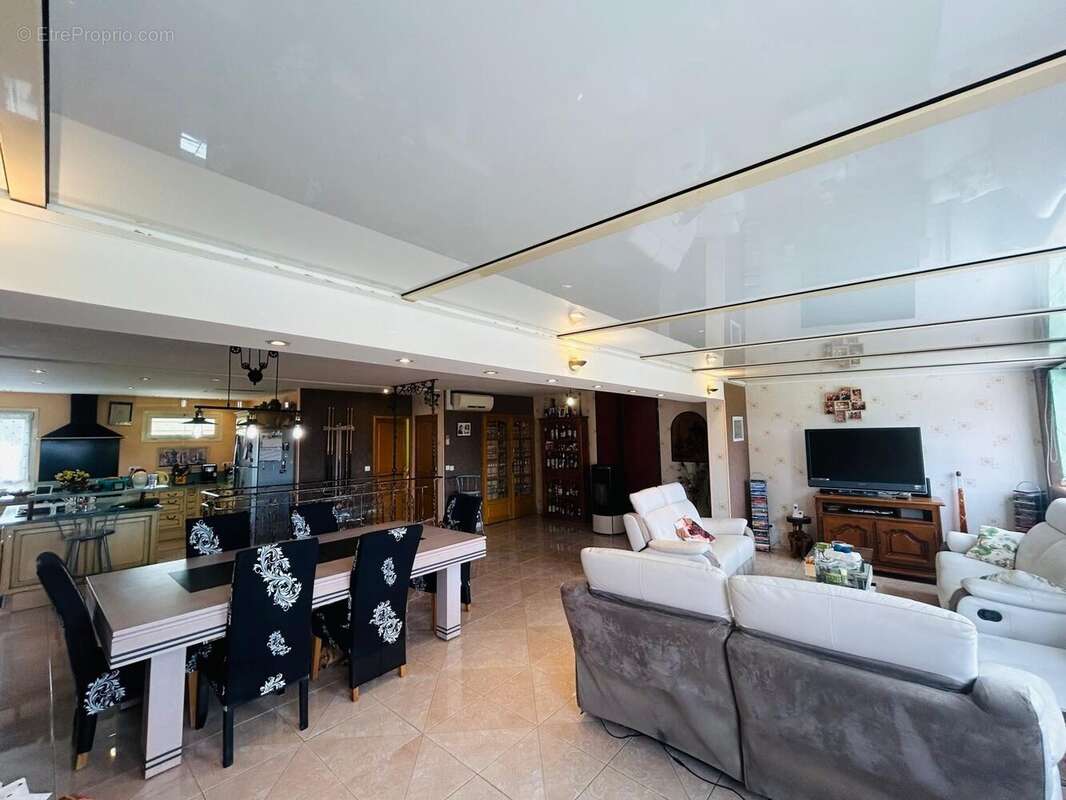 Maison 242 m² à Veron  - photo 7
