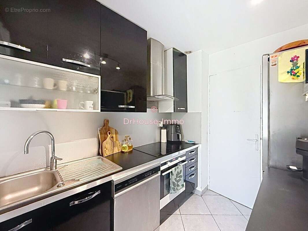 Appartement 66 m² à Vitrolles  - photo 6