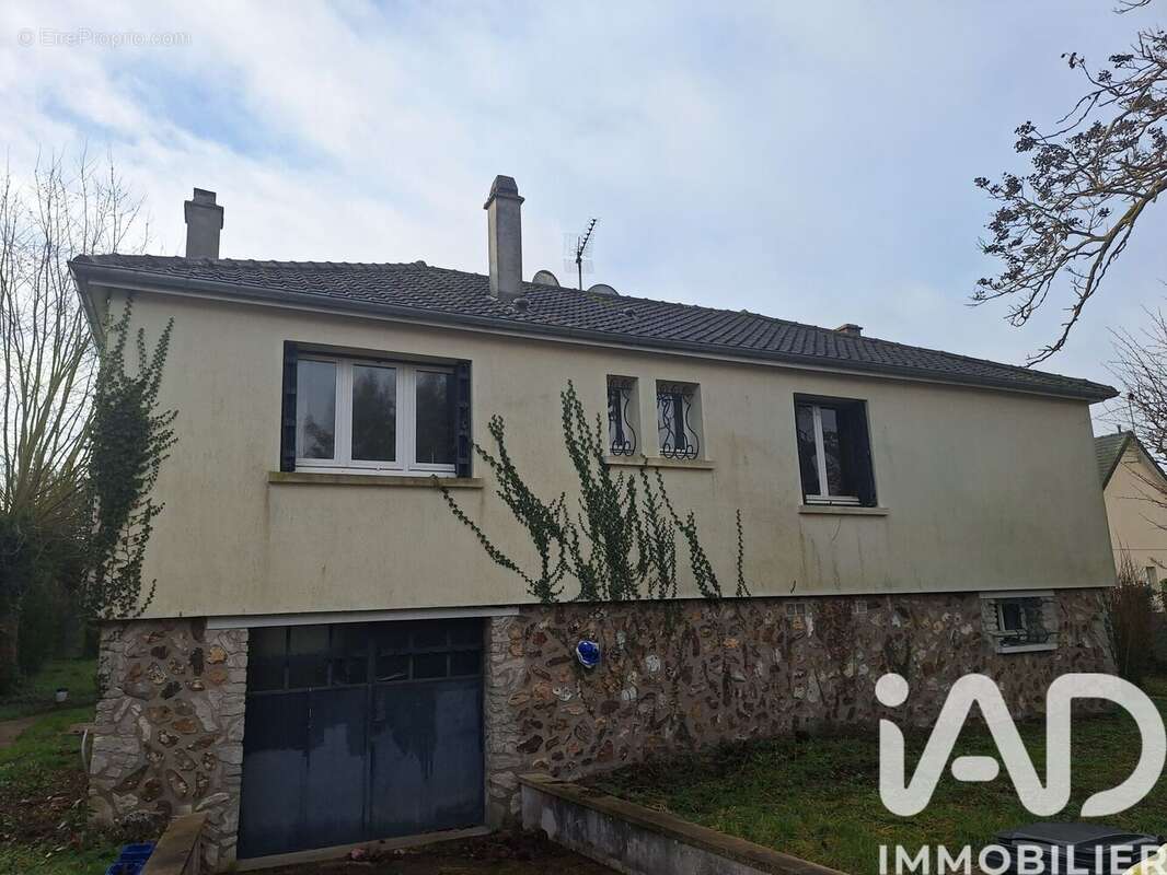 Maison 100 m² à Gauville-La-Campagne  - photo 2