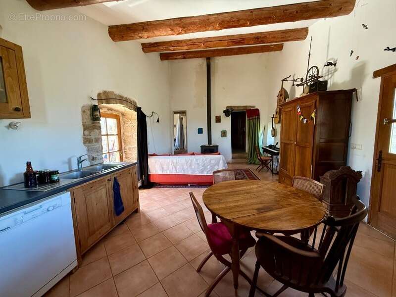 A 2 pas de saint martin de londres, maison de village de caractere a renover avec vue exceptionnelle et fort potentiel - photo 9