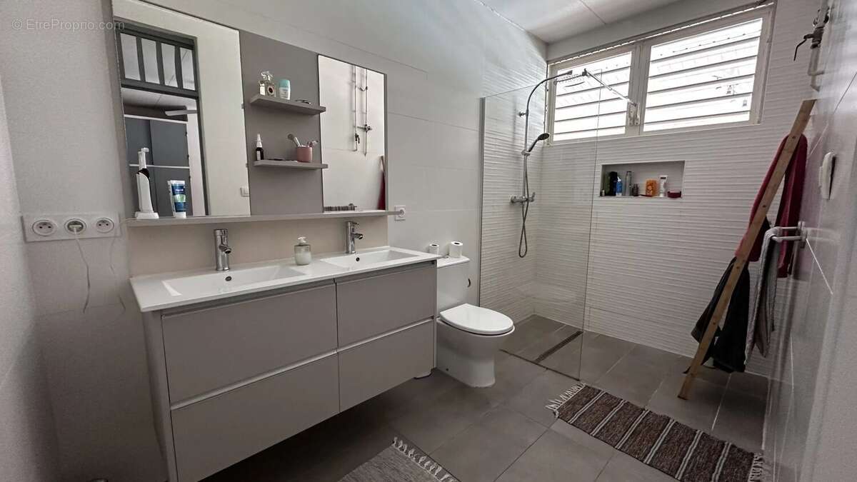 Maison à REMIRE-MONTJOLY