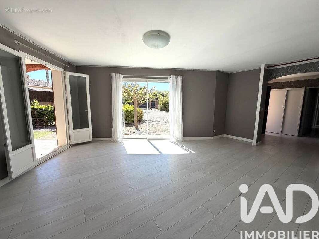 Maison 110 m² à Montblanc  - photo 6