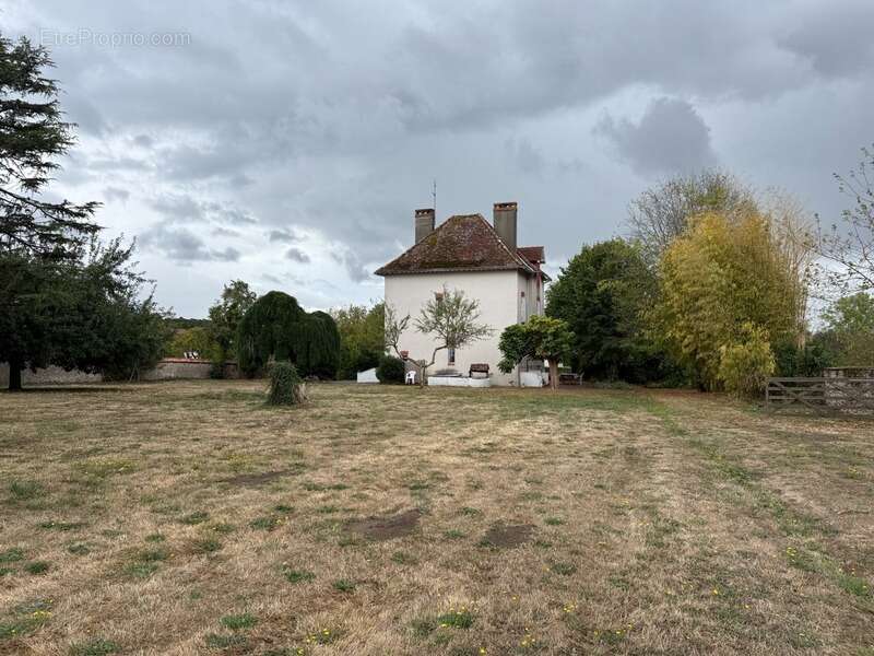 Maison à CUZION