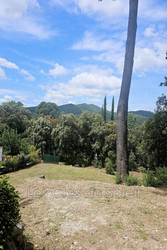 Terrain à FLASSANS-SUR-ISSOLE
