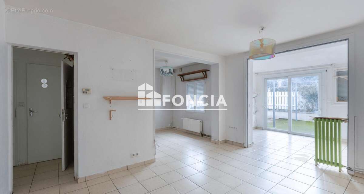 Maison à SAINT-JEAN-DE-LA-RUELLE