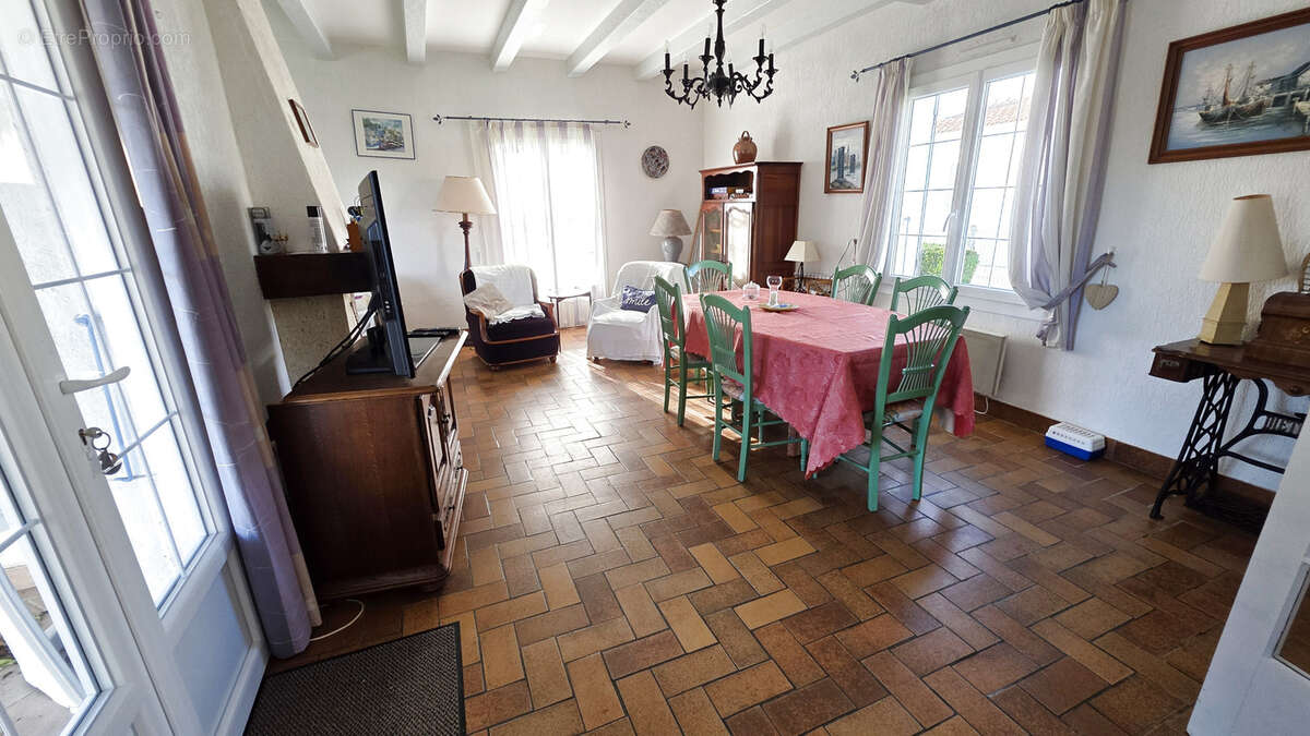 Maison à LA BREE-LES-BAINS