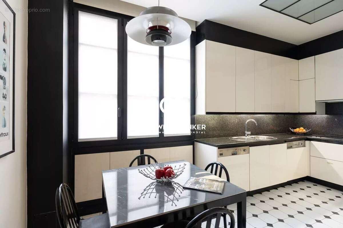 Appartement à PARIS-16E