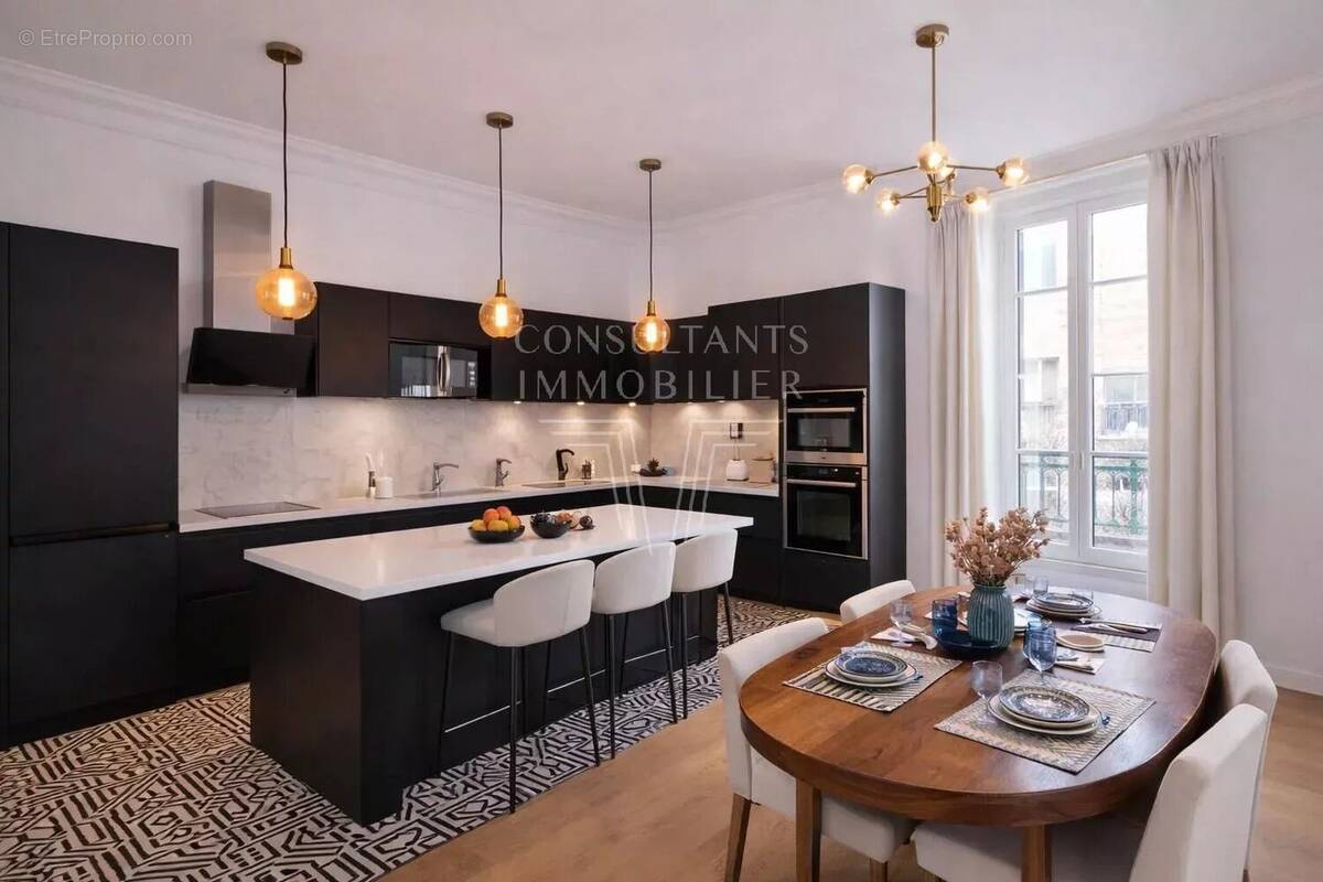 Appartement à PARIS-16E