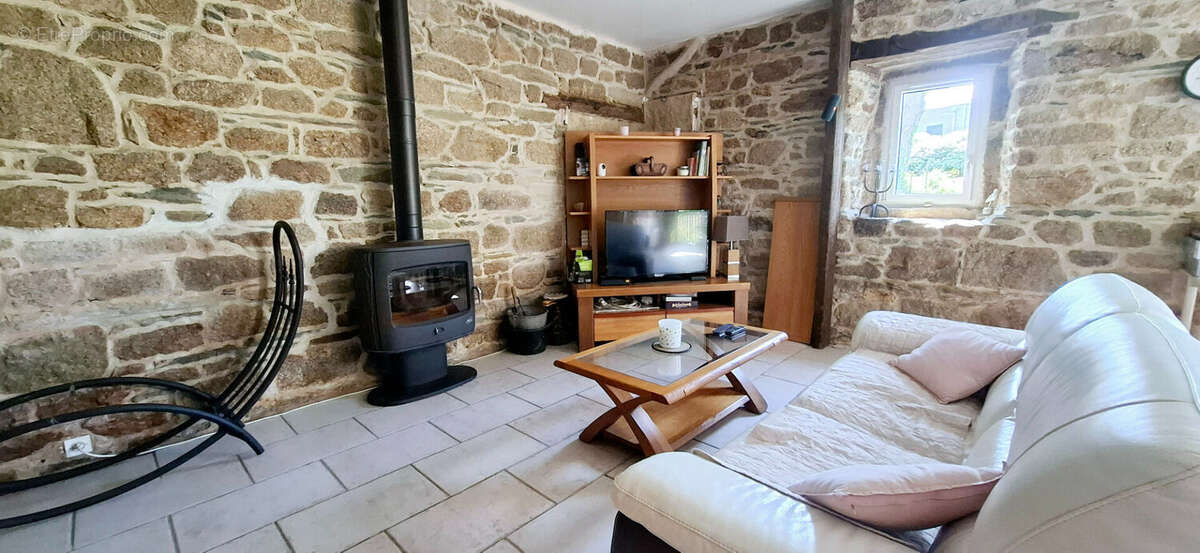 Maison à TREDREZ-LOCQUEMEAU